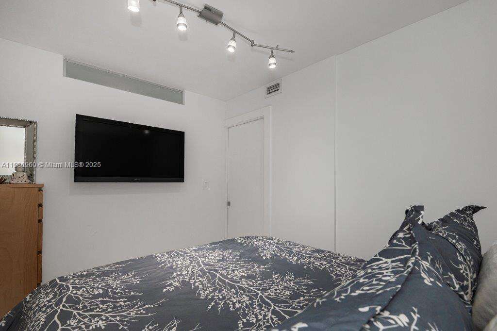 Roney Palace Unit #1111 | Picture 19