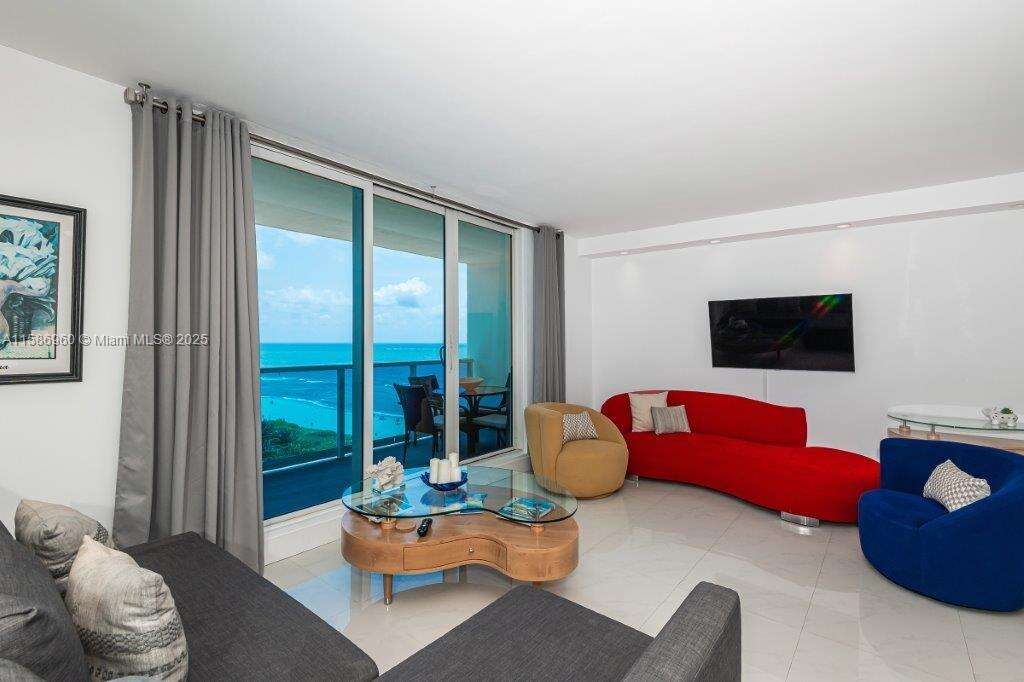 Roney Palace Unit #1111 | Picture 5