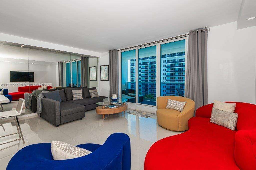 Roney Palace Unit #1111 | Picture 6