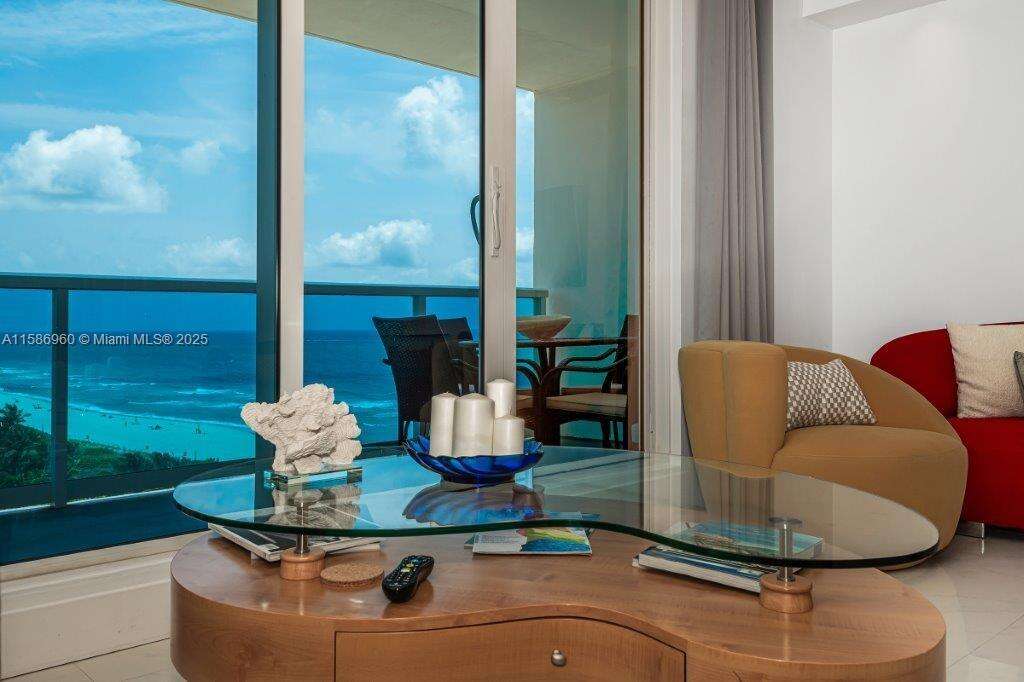 Roney Palace Unit #1111 | Picture 8