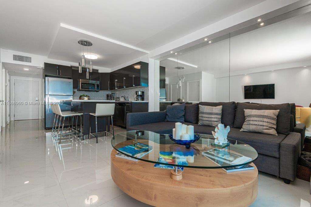 Roney Palace Unit #1111 | Picture 10