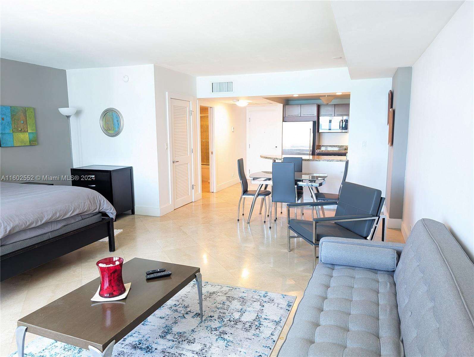 Roney Palace Unit #1542 | Picture 3