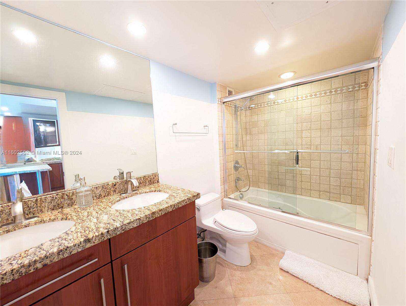 Roney Palace Unit #1542 | Picture 7