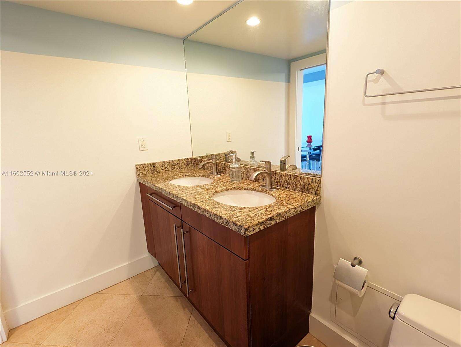 Roney Palace Unit #1542 | Picture 8