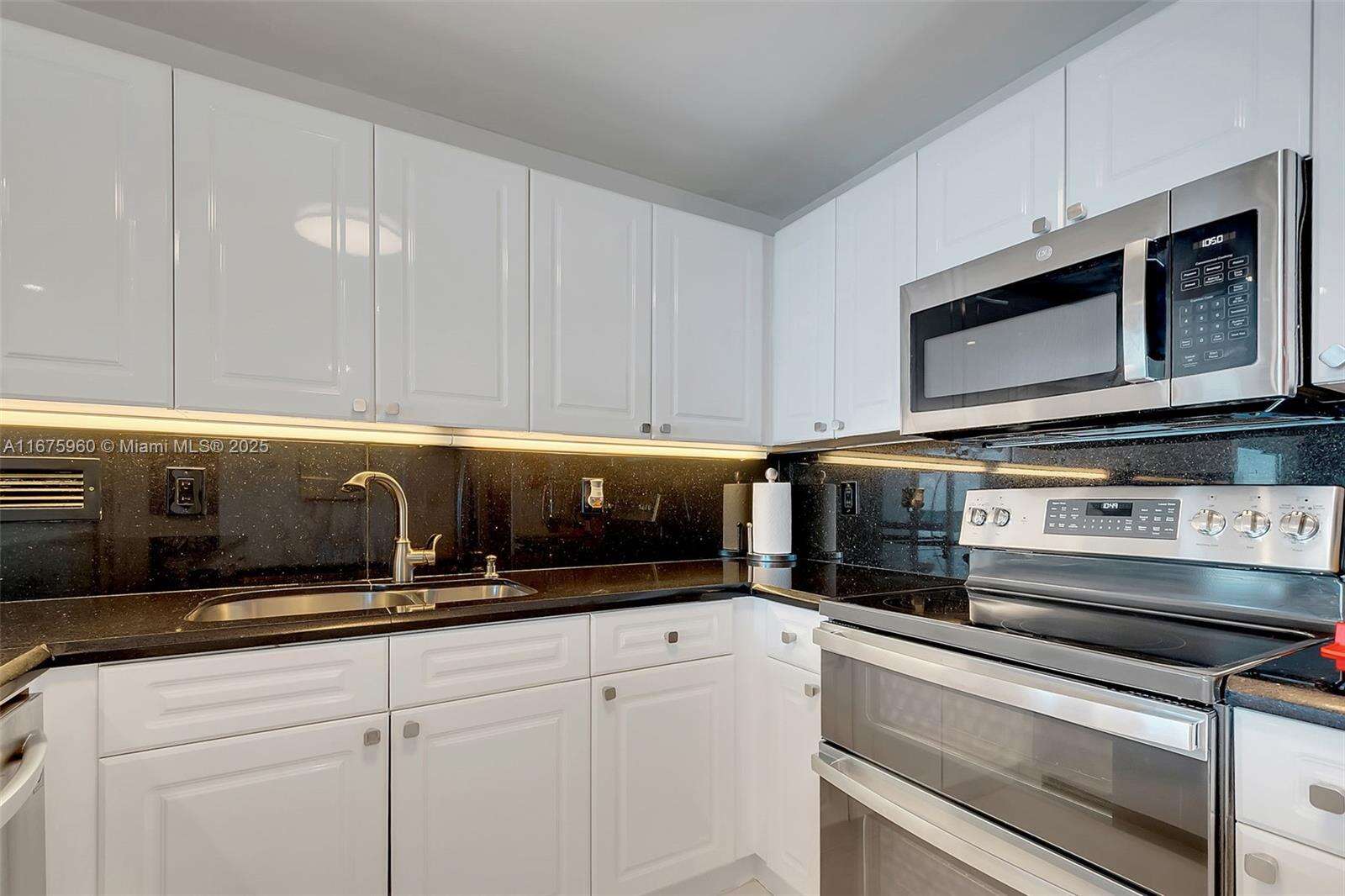 Roney Palace Unit #1139 | Picture 8