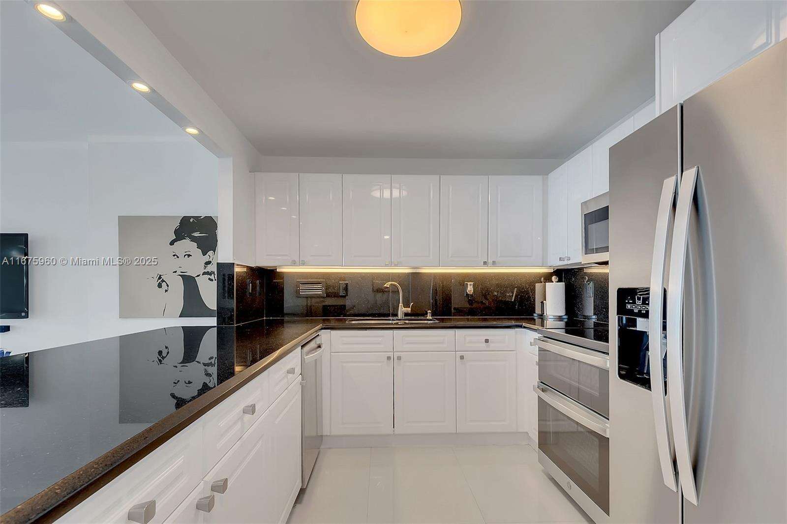 Roney Palace Unit #1139 | Picture 9