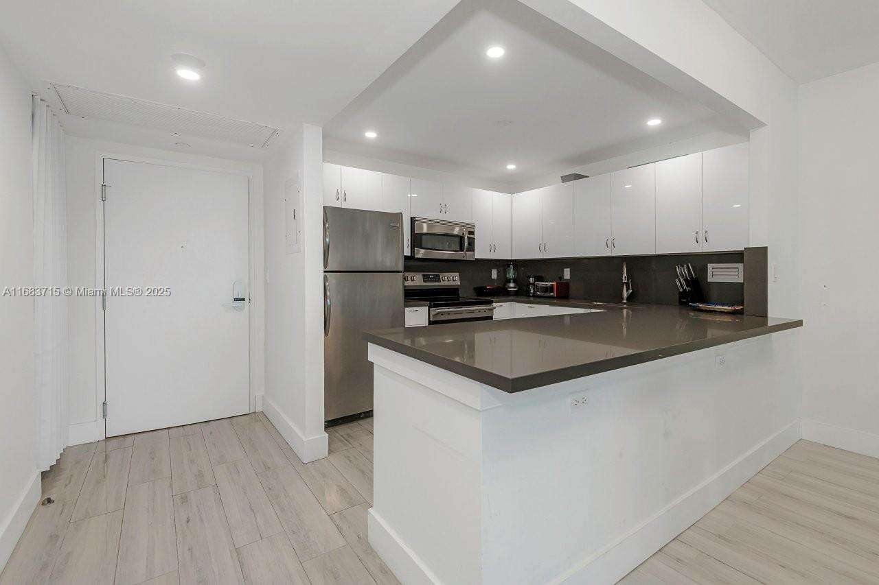 Roney Palace Unit #534 | Picture 12