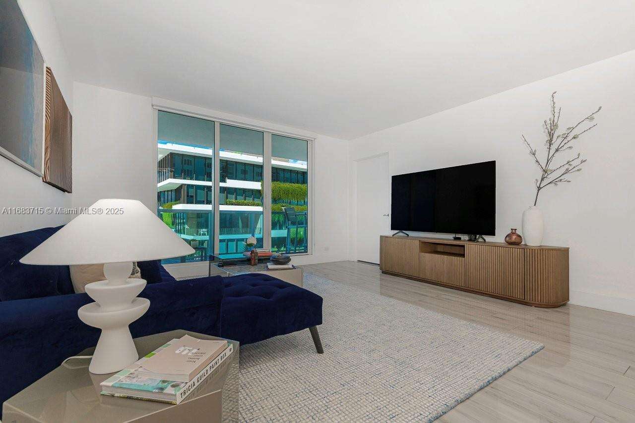 Roney Palace Unit #534 | Picture 3