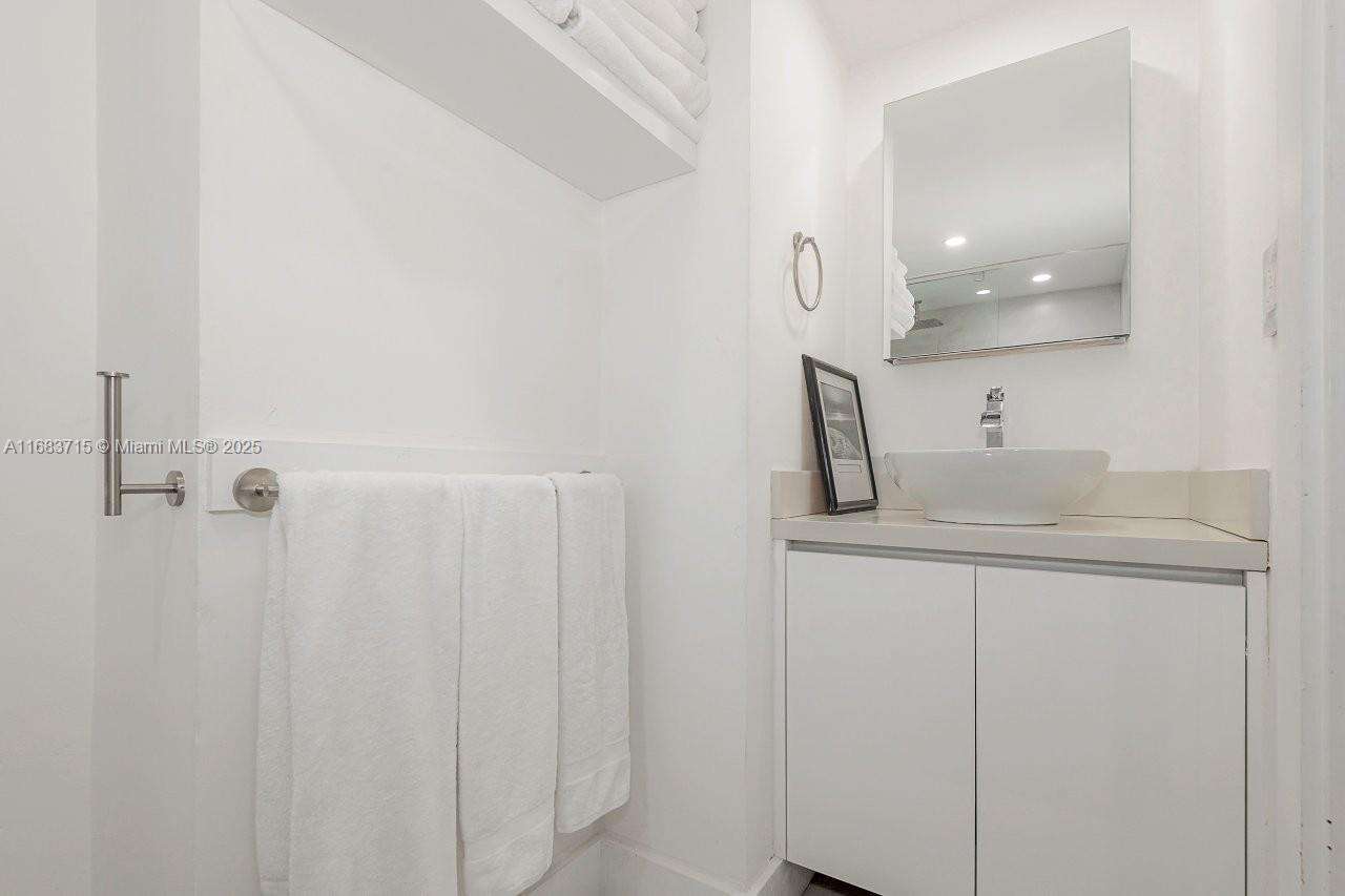 Roney Palace Unit #534 | Picture 23