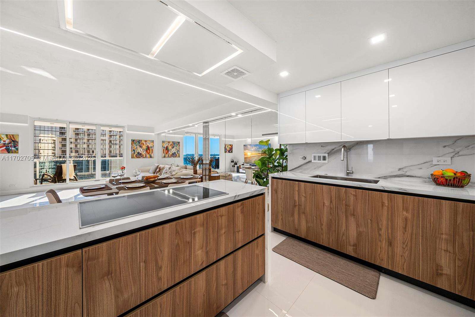 Roney Palace Unit #1209 | Picture 3