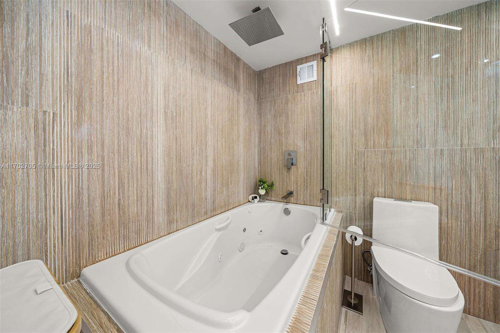 Roney Palace Unit #1209 | Picture 23