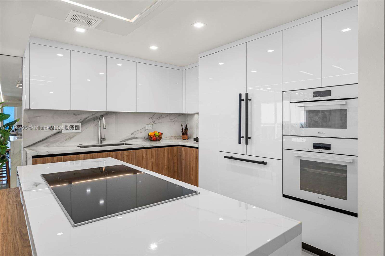 Roney Palace Unit #1209 | Picture 6