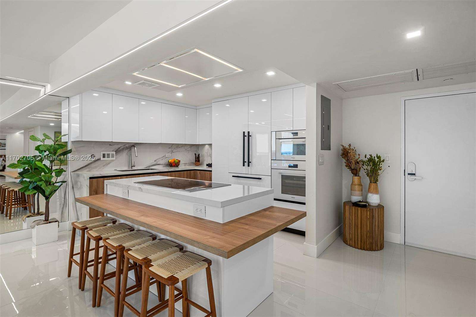 Roney Palace Unit #1209 | Picture 7