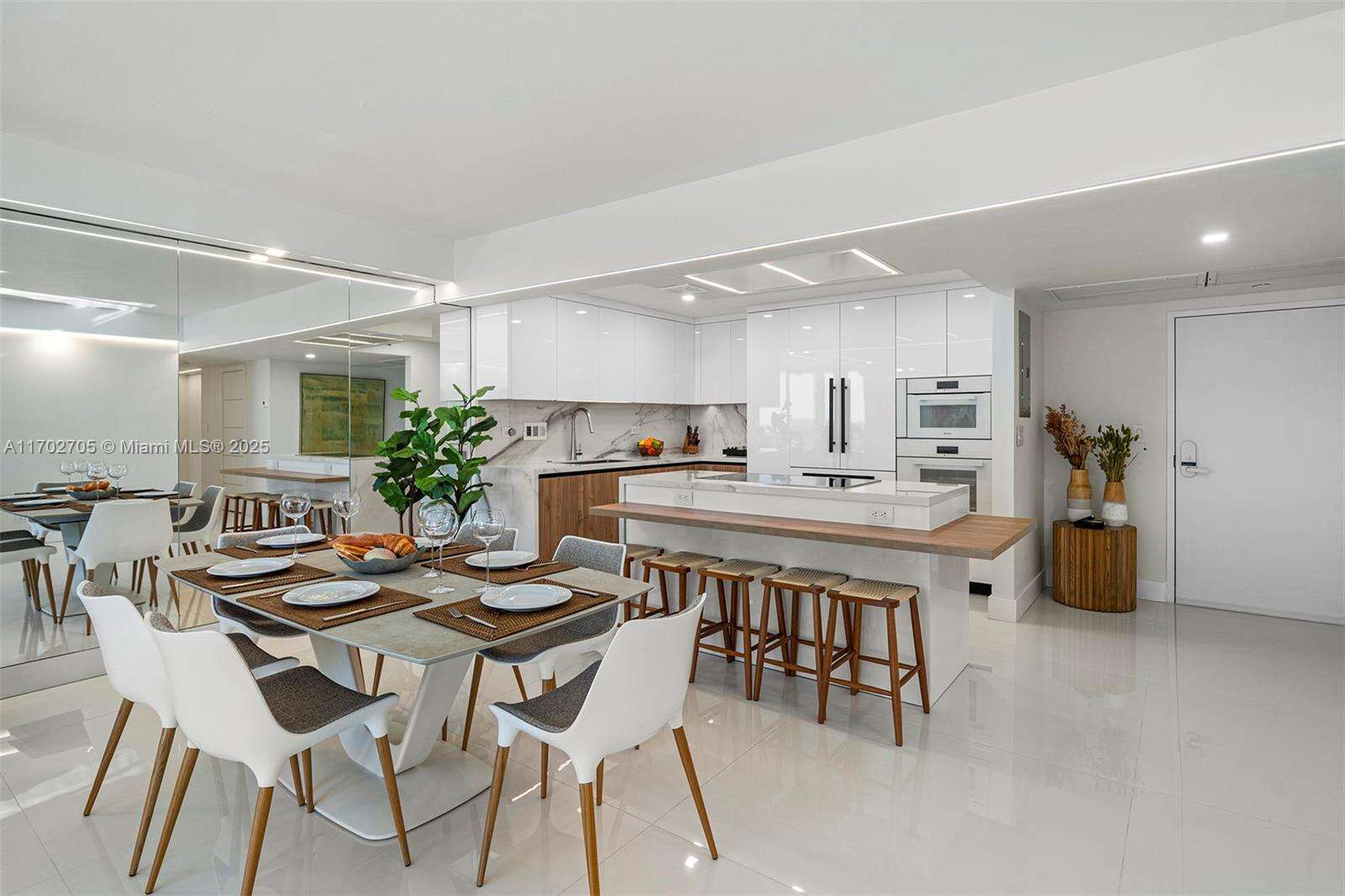 Roney Palace Unit #1209 | Picture 8