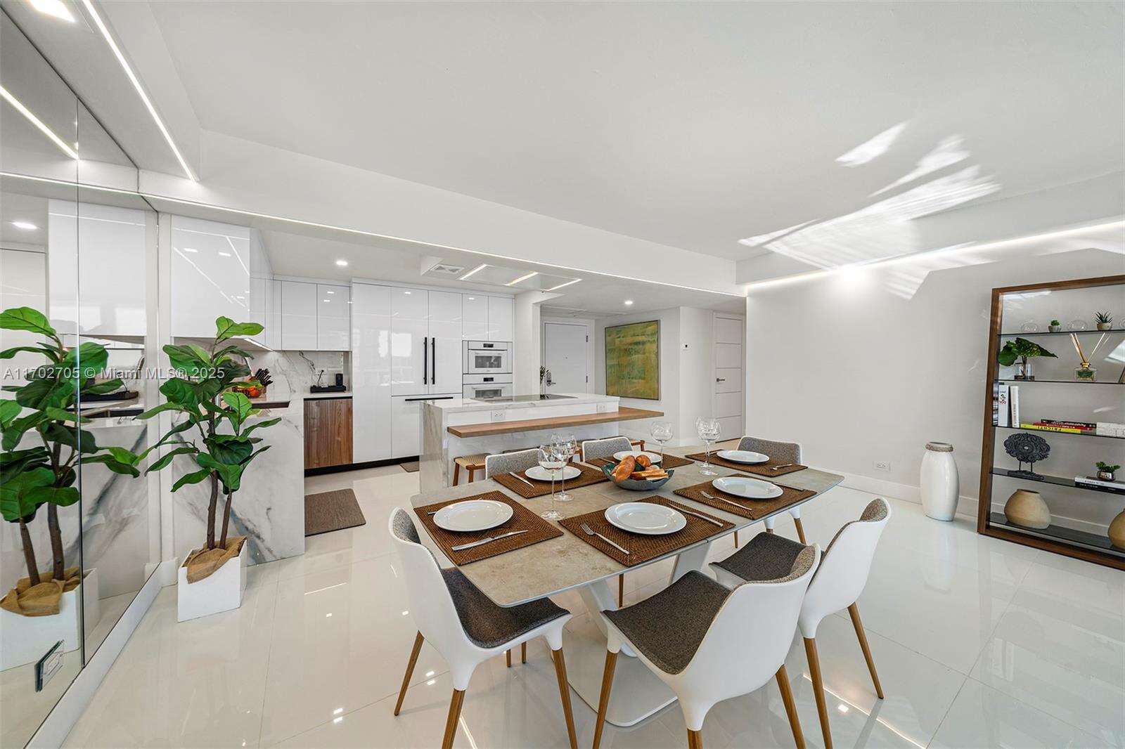 Roney Palace Unit #1209 | Picture 9