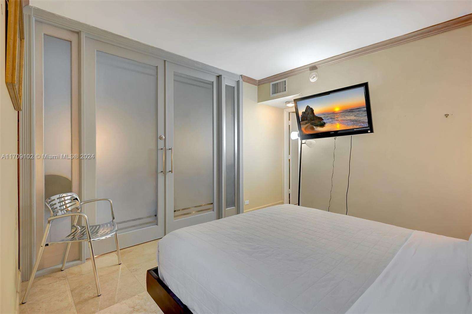 Roney Palace Unit #1206 | Picture 13