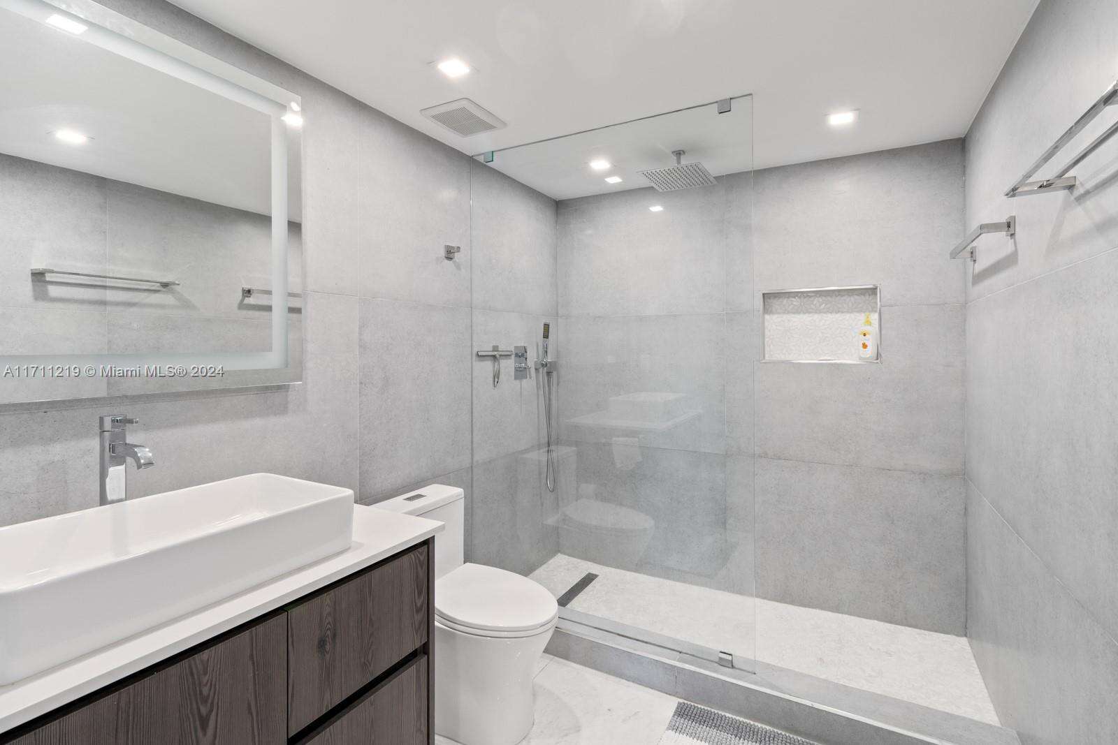 Roney Palace Unit #1410 | Picture 12