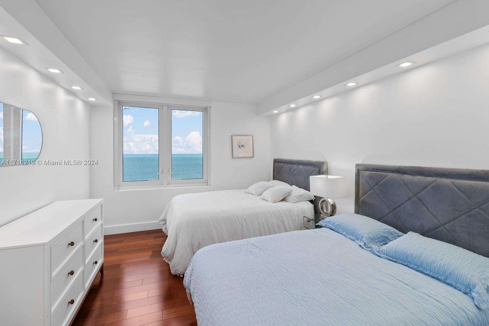 Roney Palace Unit #1410 | Picture 14