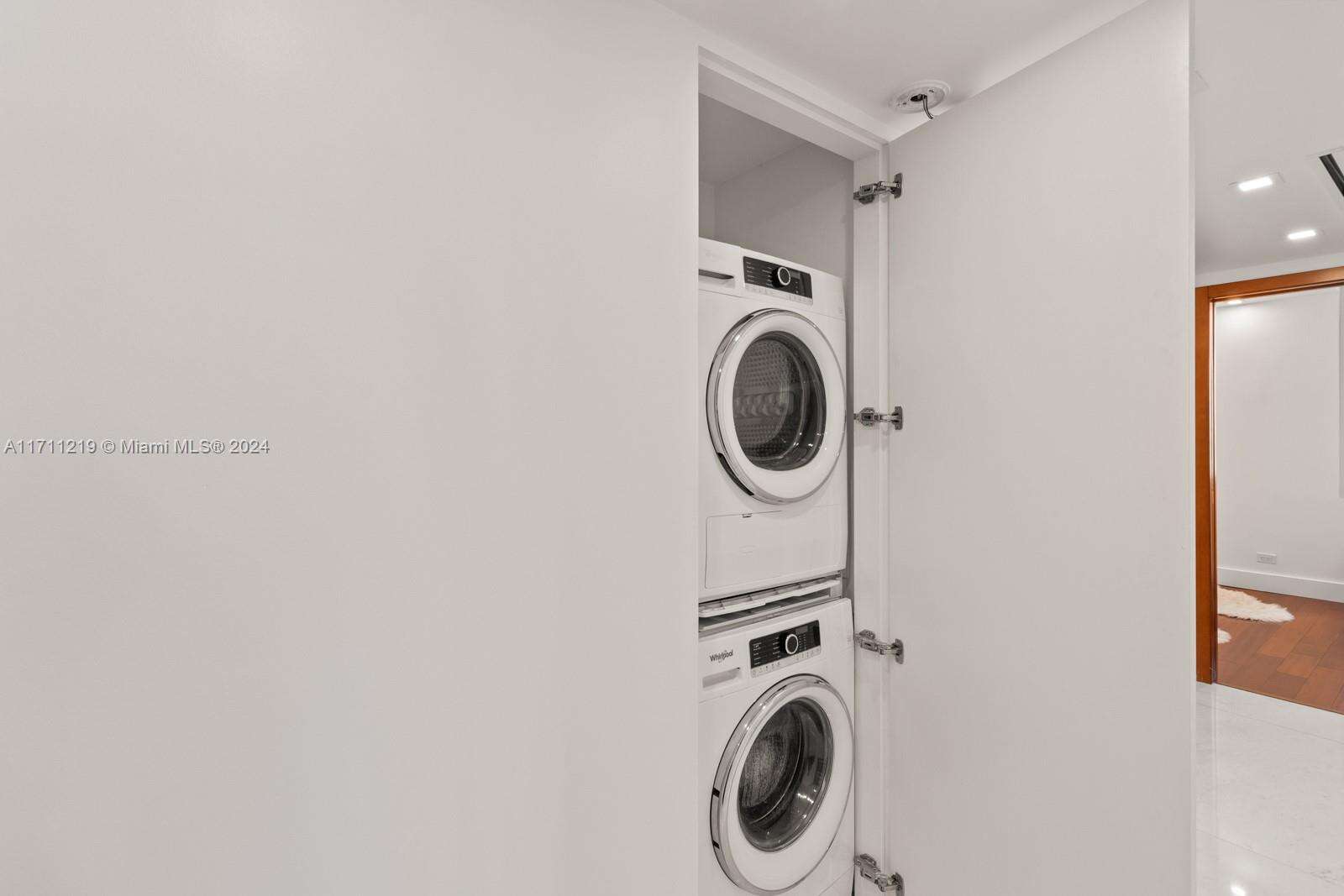 Roney Palace Unit #1410 | Picture 16