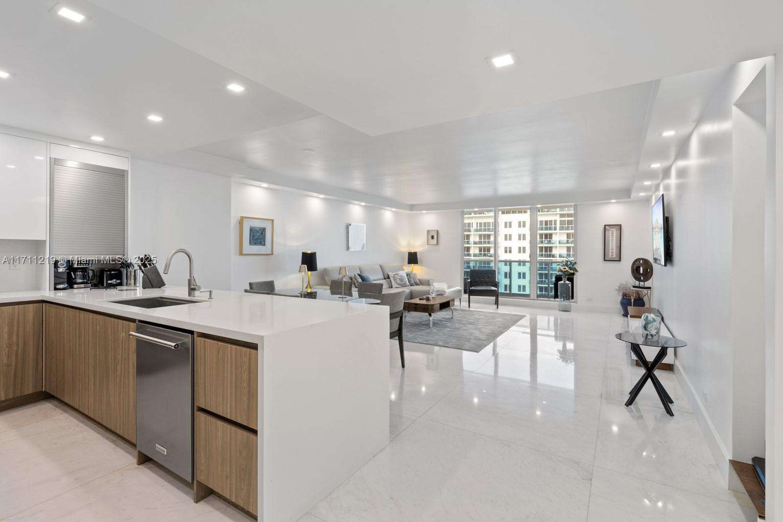 Roney Palace Unit #1410 | Picture 7