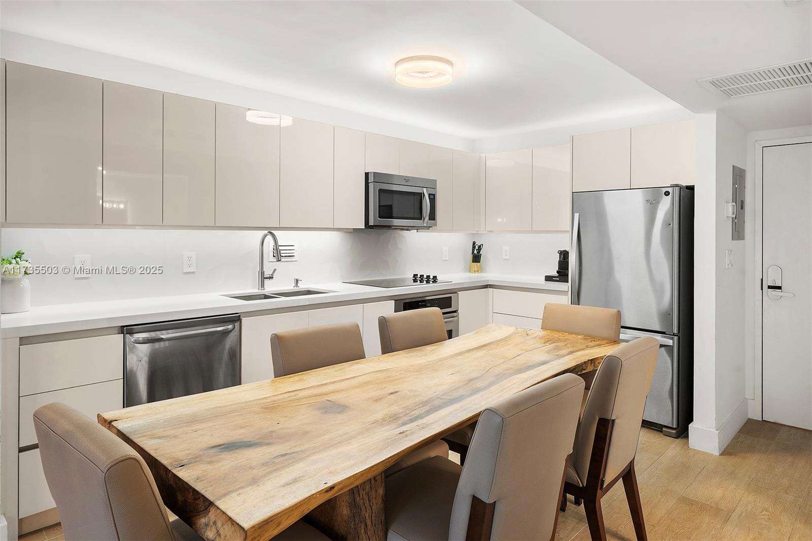 Roney Palace Unit #11281129 | Picture 3