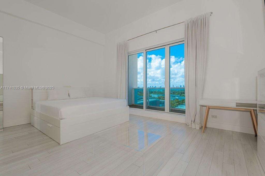 Roney Palace Unit #1629 | Picture 17