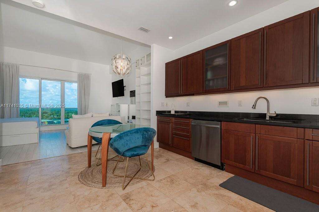 Roney Palace Unit #1629 | Picture 7