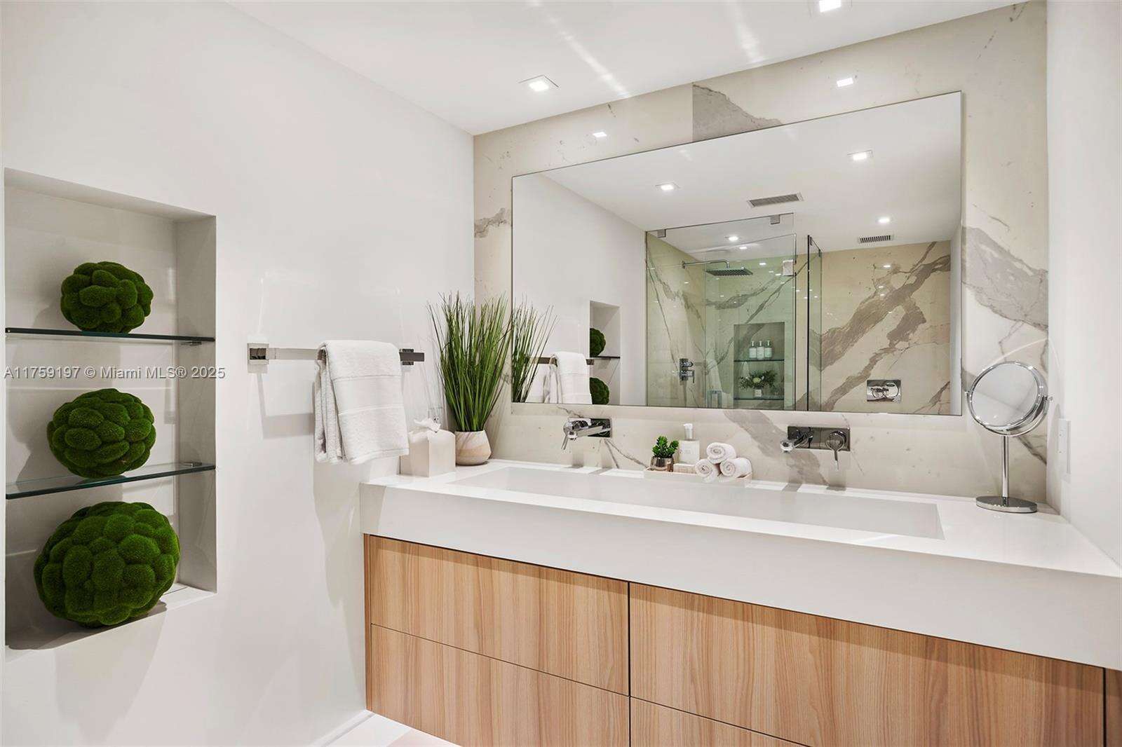 Roney Palace Unit #6072B | Picture 34