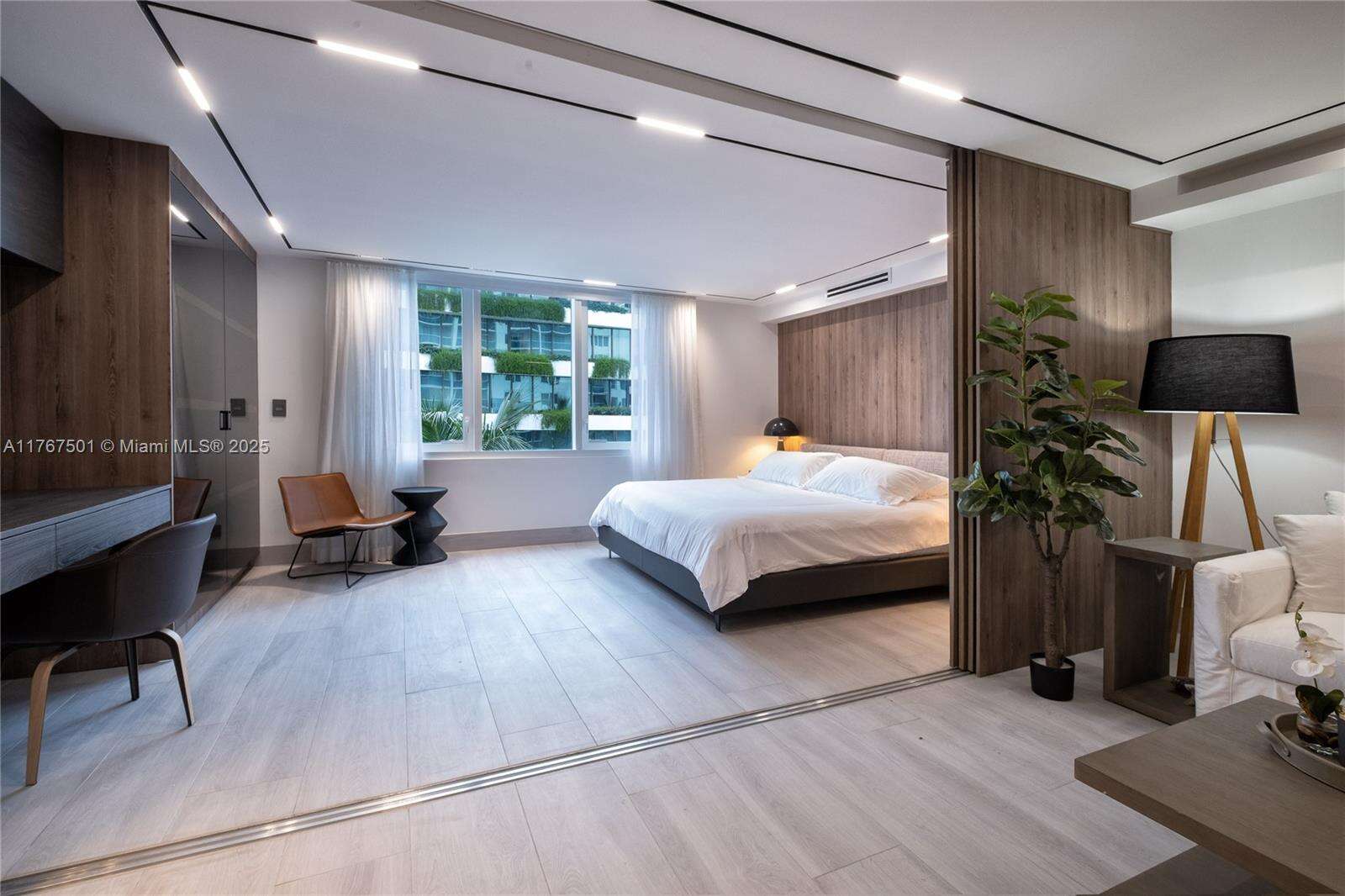 Roney Palace Unit #432 | Picture 11