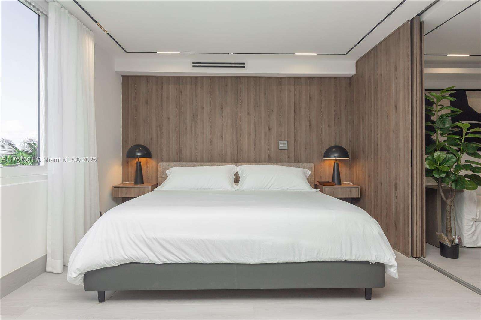 Roney Palace Unit #432 | Picture 12