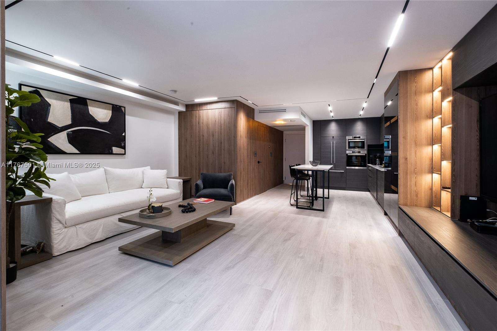 Roney Palace Unit #432 | Picture 4