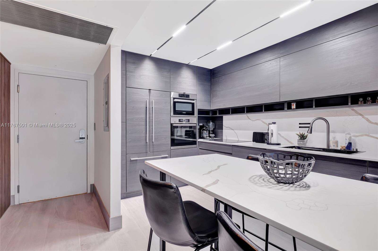 Roney Palace Unit #432 | Picture 9