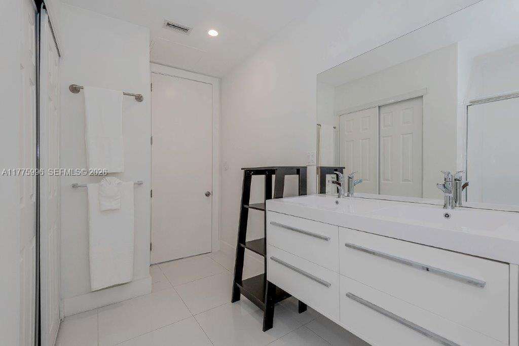 Roney Palace Unit #1624 | Picture 15