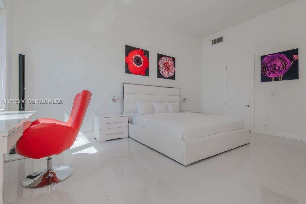 Roney Palace Unit #1624 | Picture 19