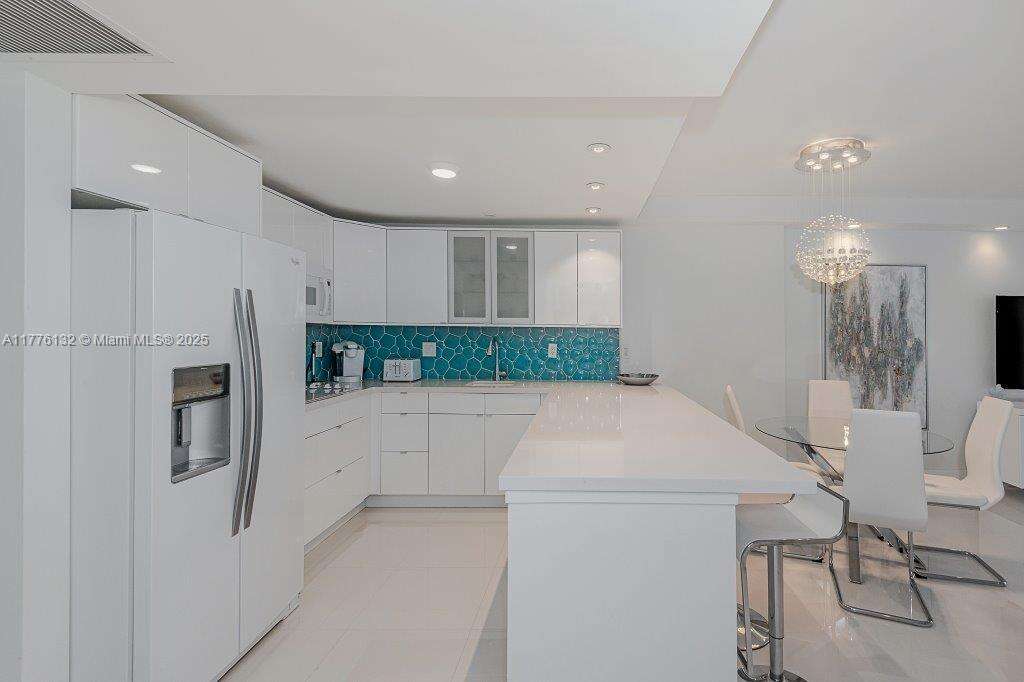 Roney Palace Unit #1424 | Picture 13