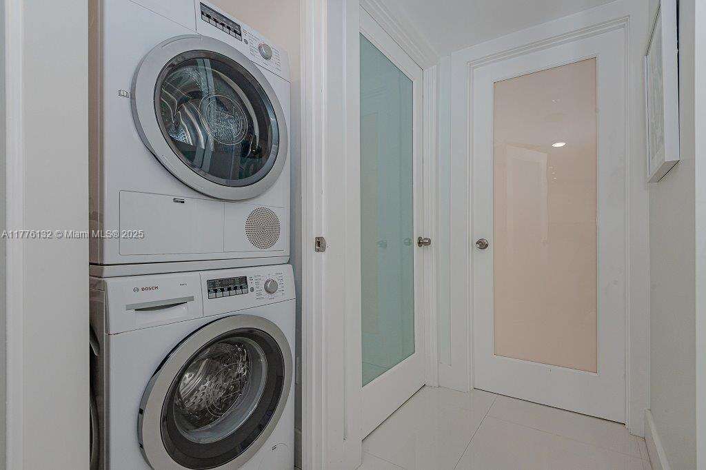 Roney Palace Unit #1424 | Picture 14