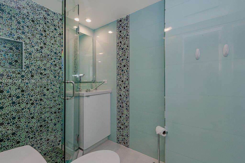 Roney Palace Unit #1424 | Picture 15