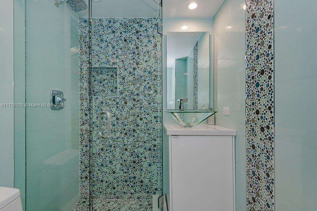 Roney Palace Unit #1424 | Picture 16