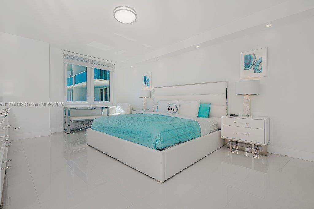 Roney Palace Unit #1424 | Picture 18