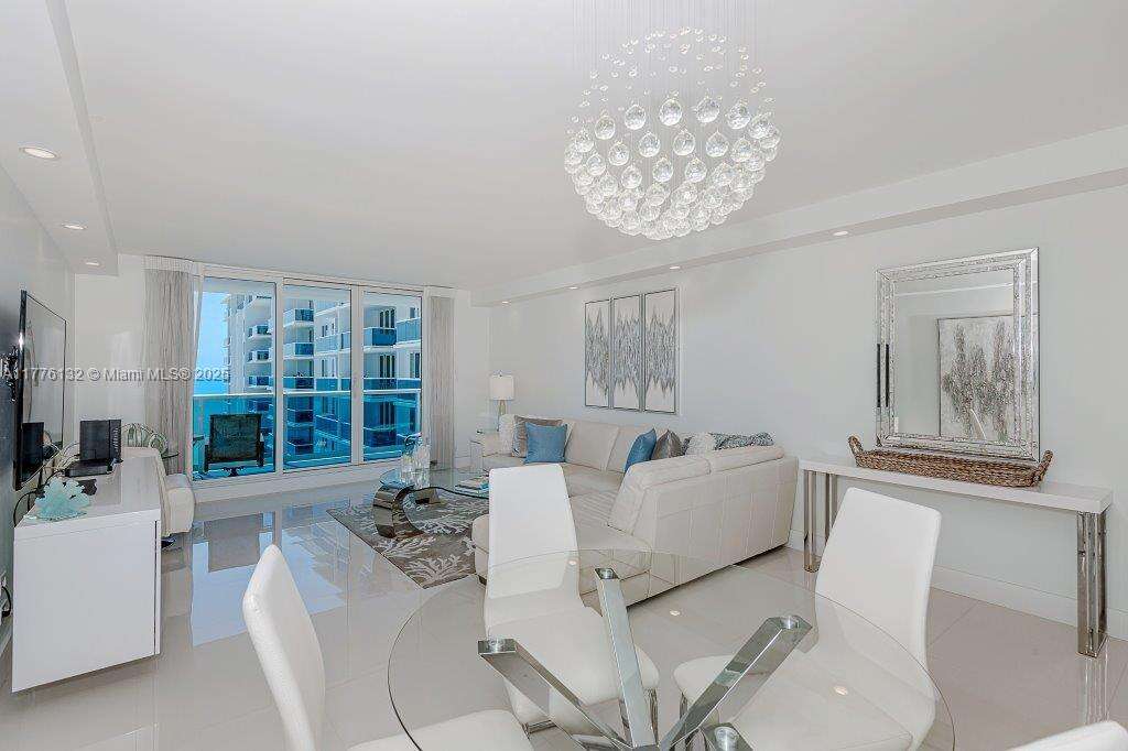 Roney Palace Unit #1424 | Picture 3