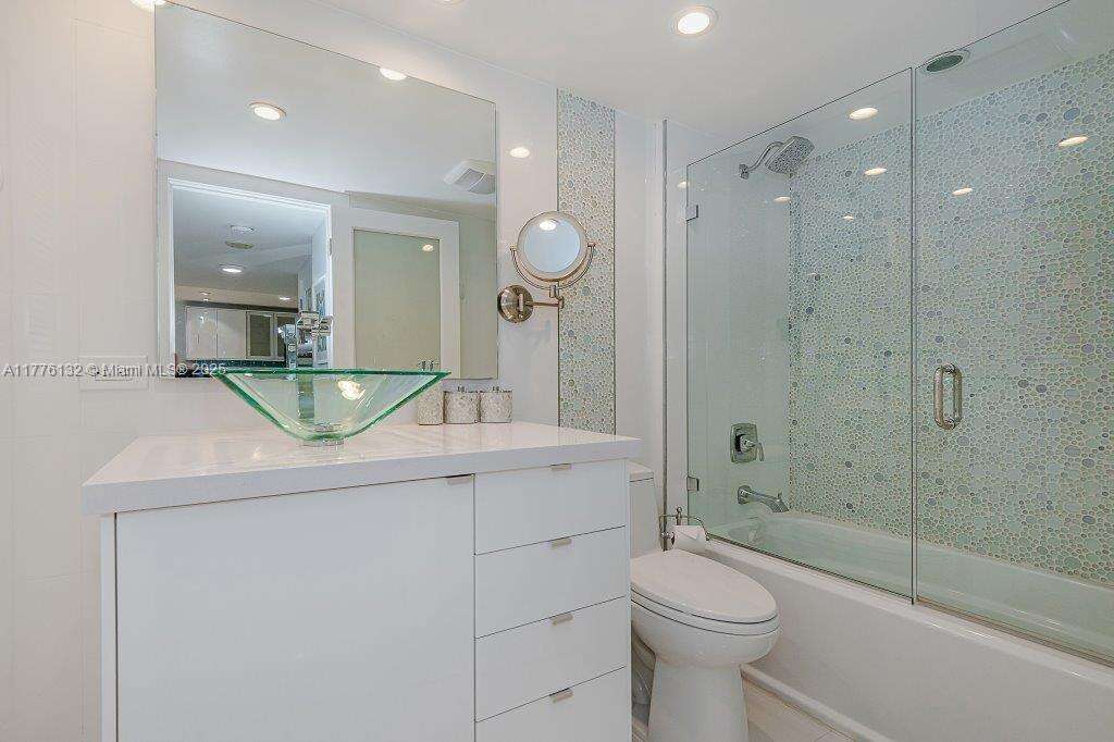 Roney Palace Unit #1424 | Picture 21