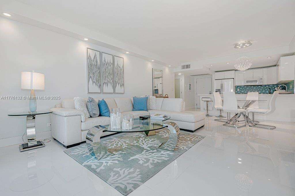 Roney Palace Unit #1424 | Picture 8