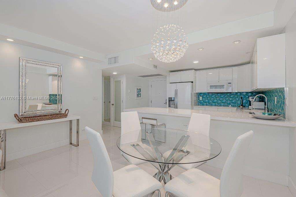 Roney Palace Unit #1424 | Picture 9