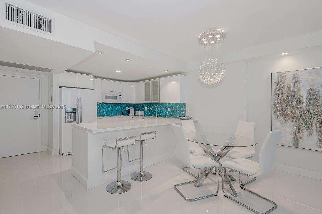 Roney Palace Unit #1424 | Picture 10