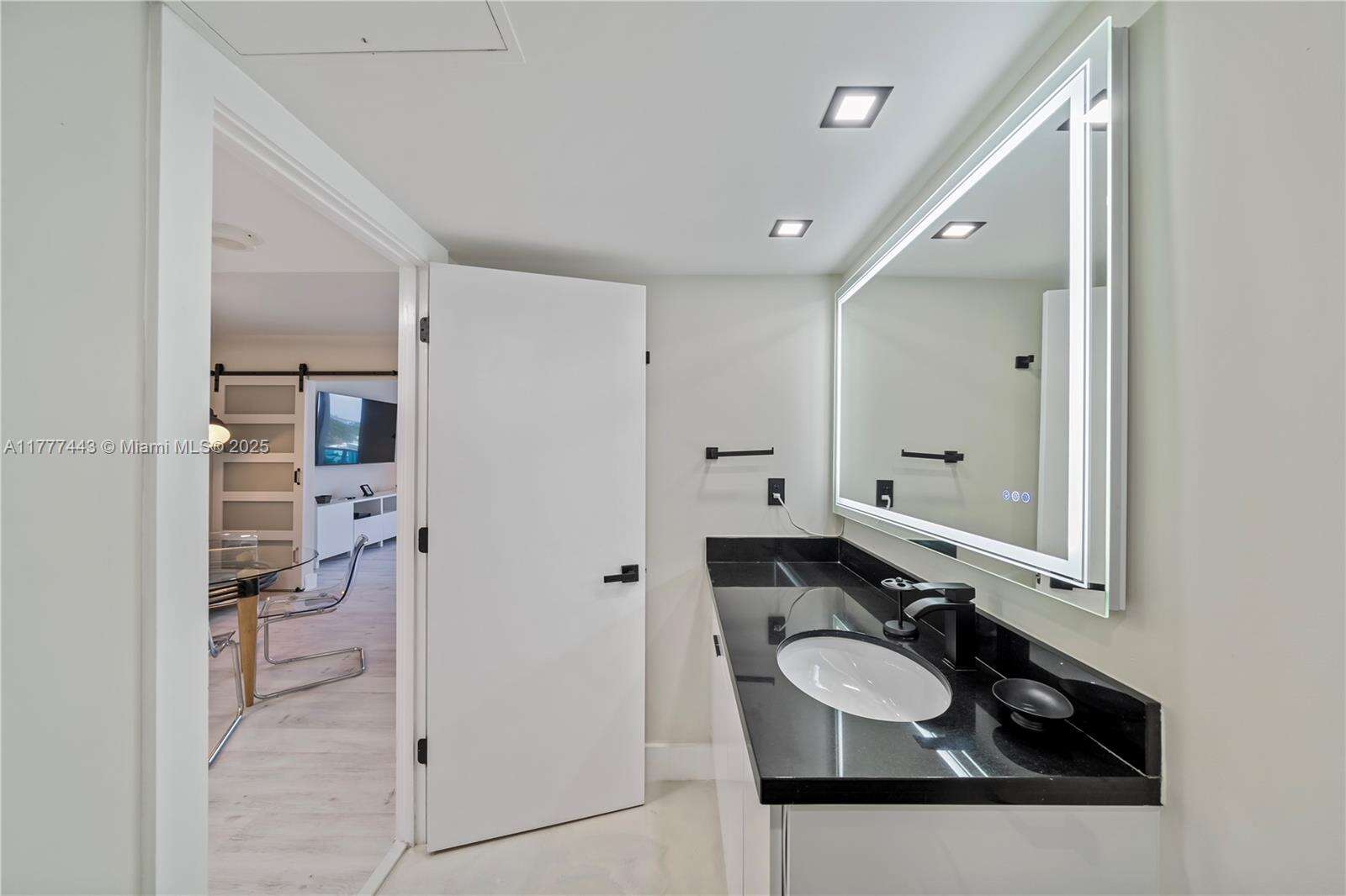 Roney Palace Unit #1130 | Picture 14