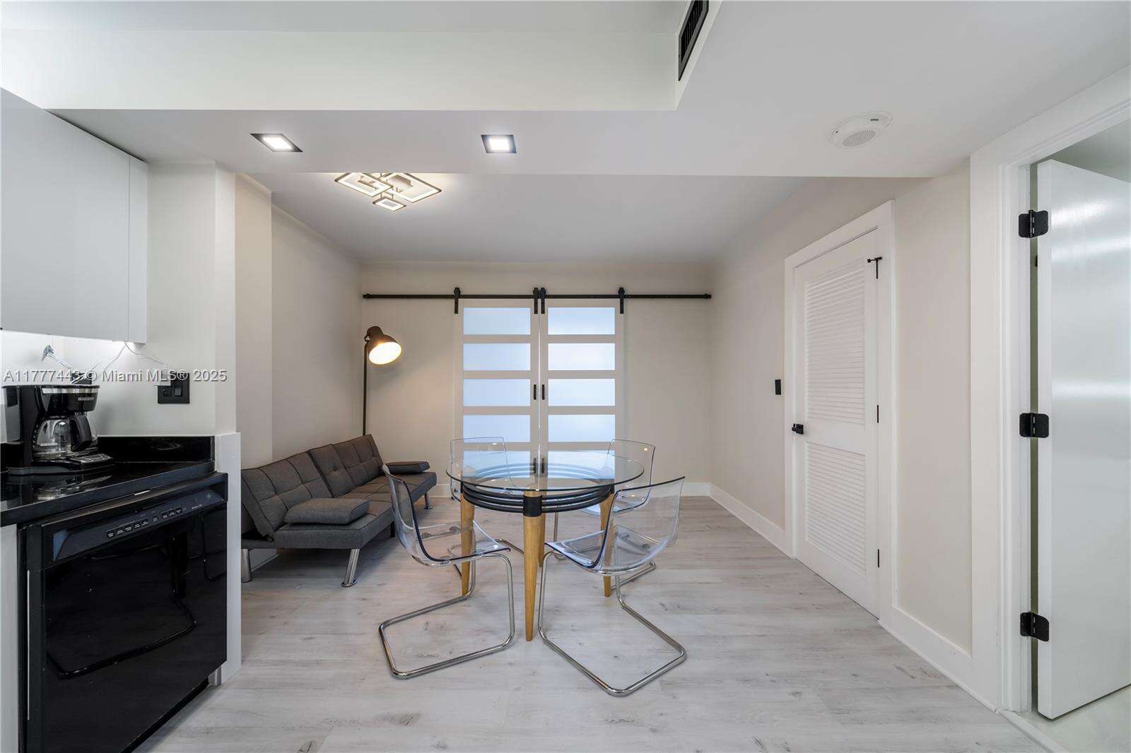 Roney Palace Unit #1130 | Picture 8