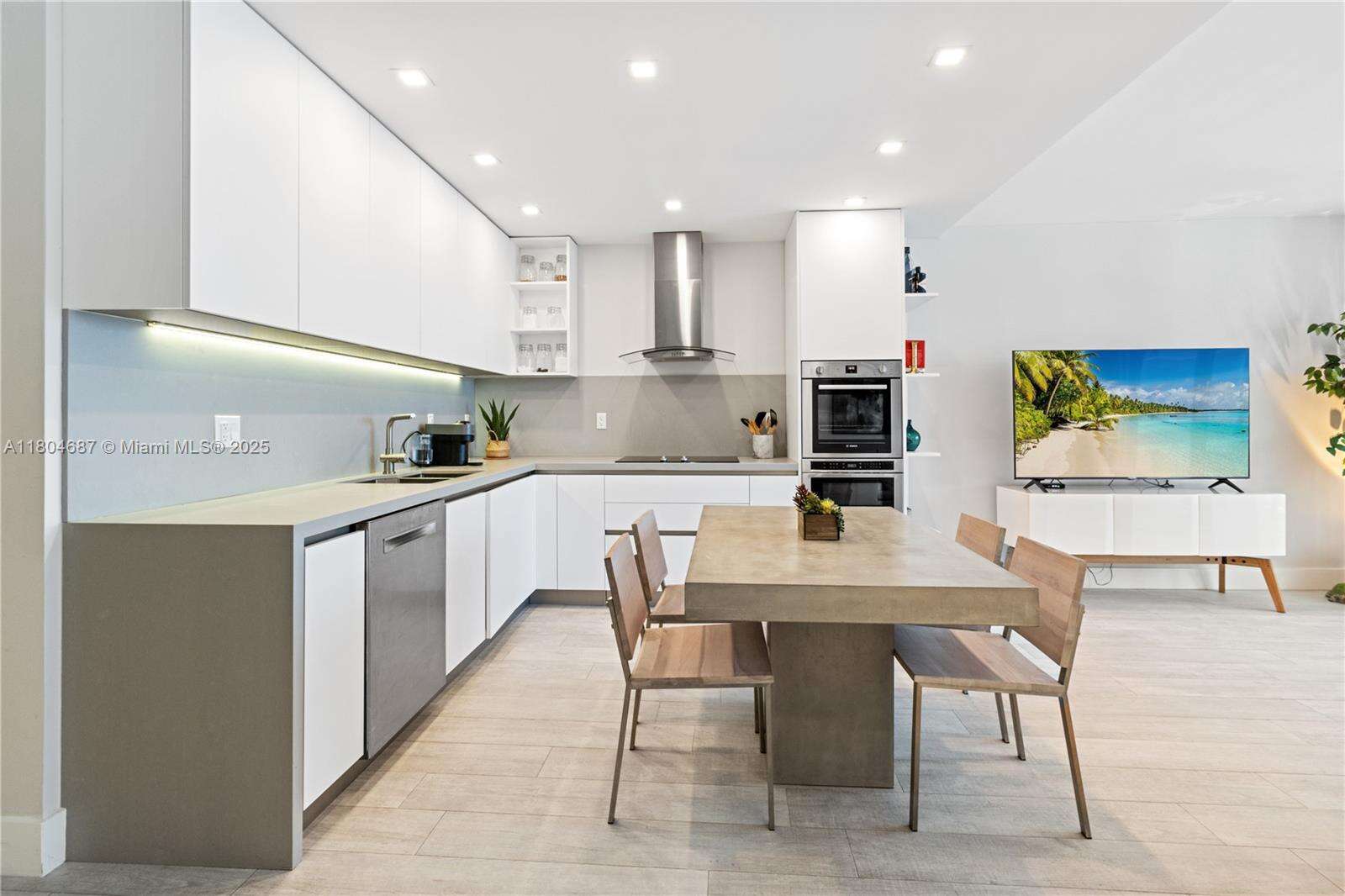 Roney Palace Unit #403 | Picture 3