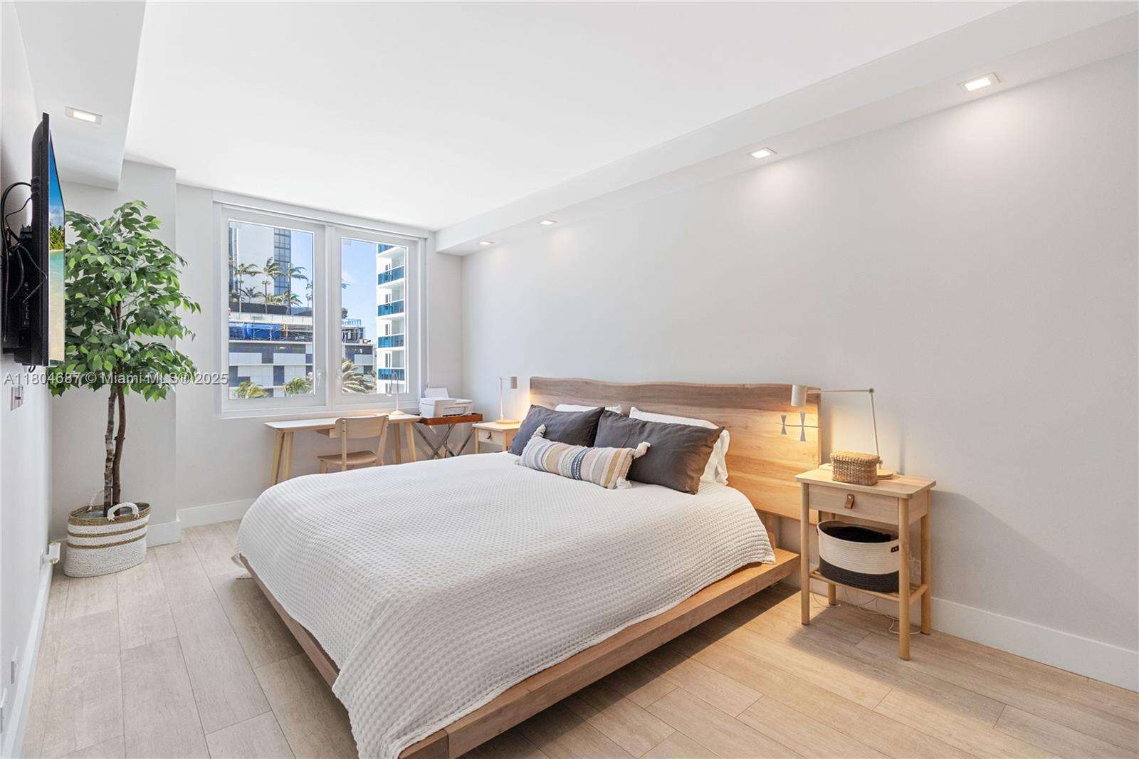 Roney Palace Unit #403 | Picture 6