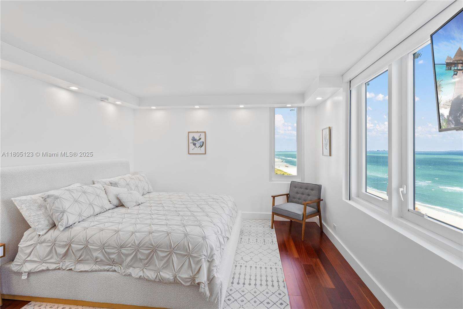 Roney Palace Unit #1410 | Picture 9