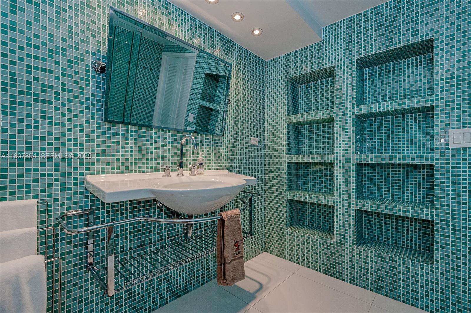 Roney Palace Unit #1538 | Picture 11